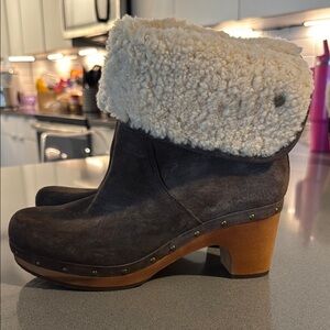 NWOB Ugg fold over clog booties
